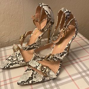 FAHION NOVA POINT TOE SNAKESKIN STRAPPY HEELS (7)